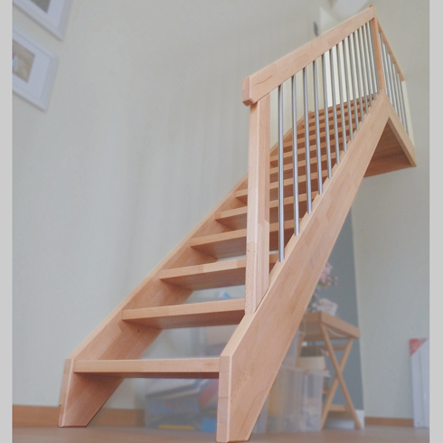 Raumspartreppe topstep aus Holz mit geschwungenen Stufen von Wellhöfer &copy; Wellhöfer Treppen GmbH & Co. KG