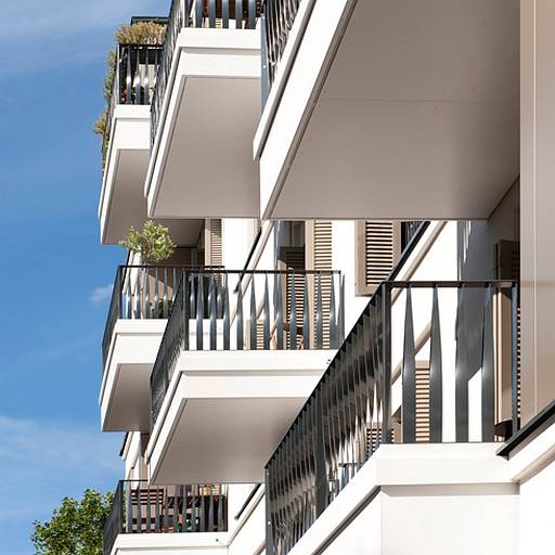 Farbige Fassade mit bepflanzten Balkonen © Pixabay Farbige Fassade mit bepflanzten Balkonen © Pixabay