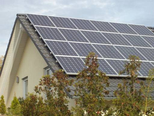 Große Photovoltaik-Anlage © energie-fachberater.de