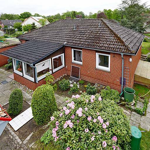 Zu sanierendes Holzfertighaus: Walmdachbungalow in Soltau © Saint-Gobain Rigips GmbH Zu sanierendes Holzfertighaus: Walmdachbungalow in Soltau © Saint-Gobain Rigips GmbH