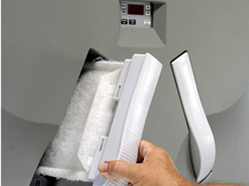 Filterwechsel Lüftungsanlage © Bundesverband der Deutschen Heizungsindustrie e.V., Köln