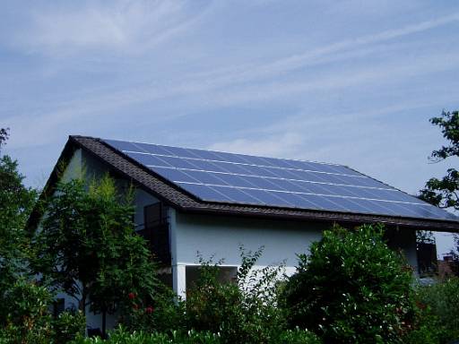 Haus mit Photovoltaik-Anlage © Verband privater Bauherren (VPB) Haus mit Photovoltaik-Anlage © Verband privater Bauherren (VPB)