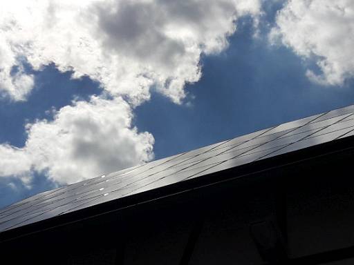 Große Photovoltaik-Anlage im Sommer © energie-fachberater.de Große Photovoltaik-Anlage im Sommer © energie-fachberater.de
