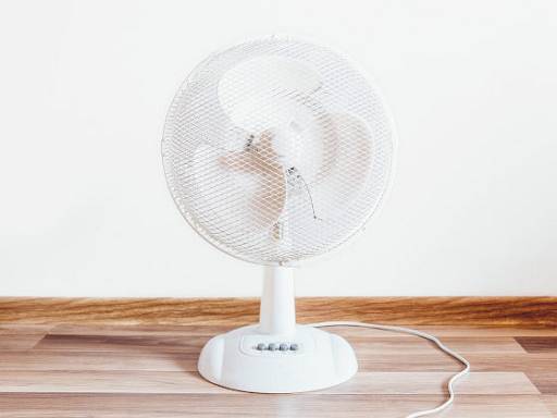 Ventilator auf Holzboden © StockSnap / Pixabay Ventilator auf Holzboden © StockSnap / Pixabay