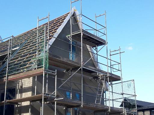 Dachsanierung - Haus mit Baugerüst © energie-fachberater.de Dachsanierung - Haus mit Baugerüst © energie-fachberater.de