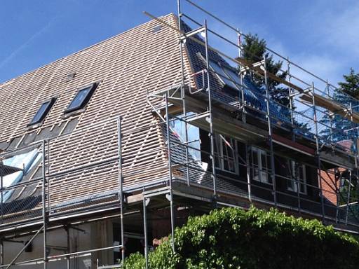 Dach wird für Dachdämmung vorbereitet © energie-fachberater.de