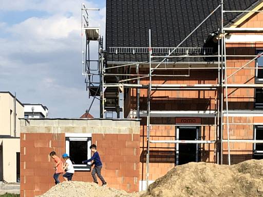 Ziegelrohbau - Baustelle mit Kindern © aktion pro eigenheim Ziegelrohbau - Baustelle mit Kindern © aktion pro eigenheim