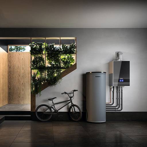 Heizungskeller: Gaskessel Logamax plus gb192i und Edelstahlspeicher Logalux von Buderus © Buderus / Bosch Thermotechnik GmbH Heizungskeller: Gaskessel Logamax plus gb192i und Edelstahlspeicher Logalux von Buderus © Buderus / Bosch Thermotechnik GmbH