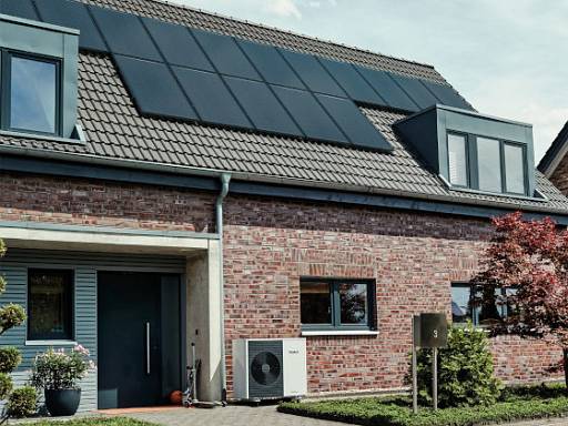 Klinkerhaus mit Wärmepumpe und PV © Bundesverband Wärmepumpe (BWP) e.V. Klinkerhaus mit Wärmepumpe und PV © Bundesverband Wärmepumpe (BWP) e.V.