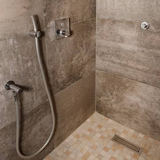 Bodengleiche Dusche im Bad © Saint-Gobain Weber GmbH