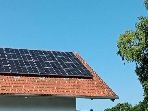 Photovoltaik-Anlage auf Ziegeldach © energie-fachberater.de Photovoltaik-Anlage auf Ziegeldach © energie-fachberater.de