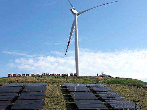 Energieberg Karlsruhe: Windrad und Photovoltaik-Anlagen © energie-fachberater.de
