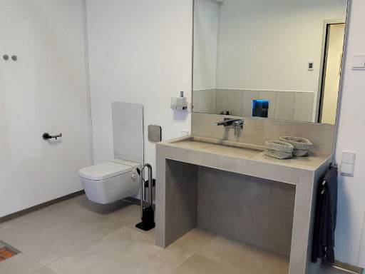 Barrierfreiheit: Waschtisch und WC © energie-fachberater.de
