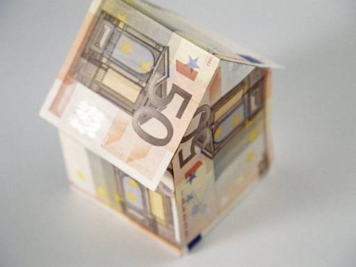 50-Euro-Scheine, 2-Euro-Münzen © energie-fachberater.de 50-Euro-Scheine, 2-Euro-Münzen © energie-fachberater.de